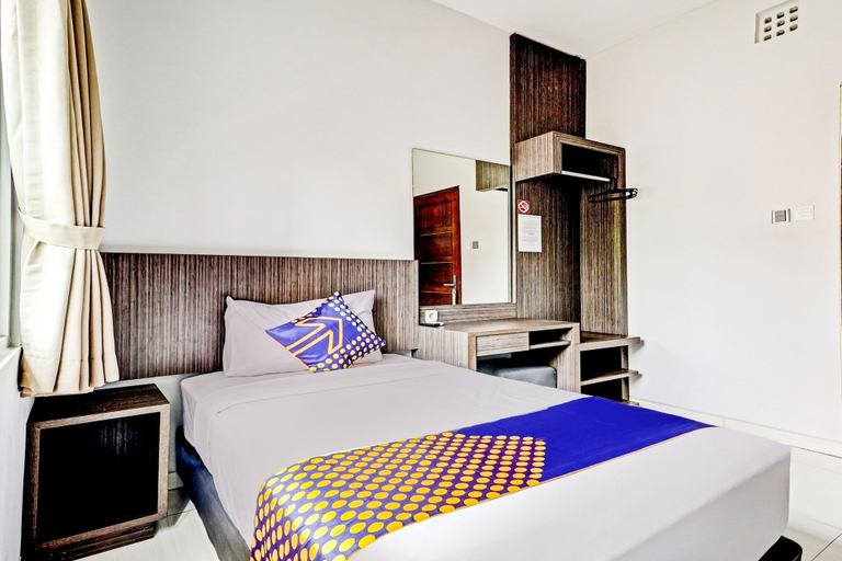 Room 2, OYO 94732 D River Cihampelas, Bandung