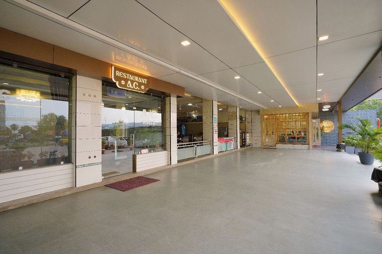 Restaurant 3, Hotel Saubhagya Ahmedabad, Ahmadabad