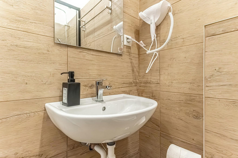 Bathroom 2, Cozy 1BR Apartment in Prime Location, Wien