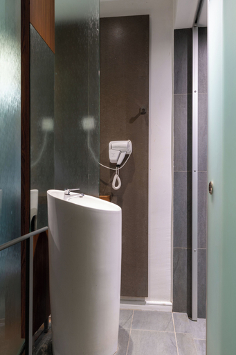 Bathroom 4, T+ Hotel Butterworth, Seberang Perai Utara