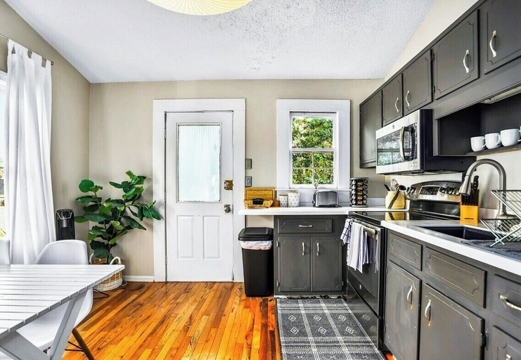 Private kitchen 4, Stylish Oasis in Prime Location, Atlanta