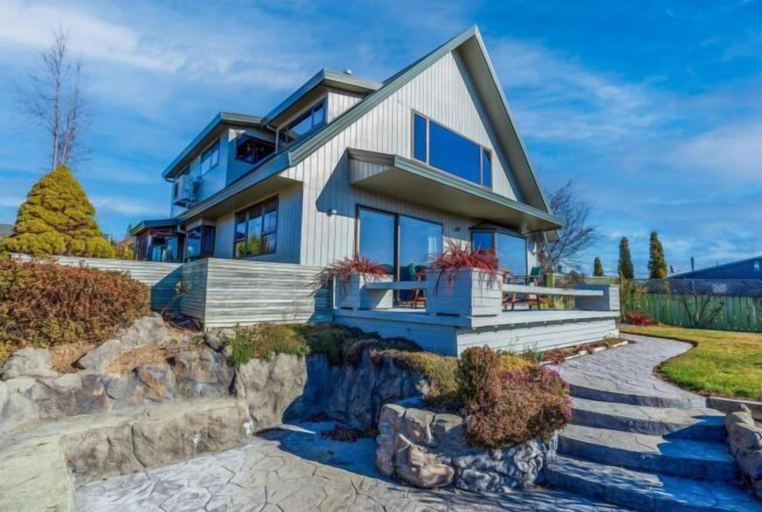 Exterior & Views 2, The Lake House, Mackenzie