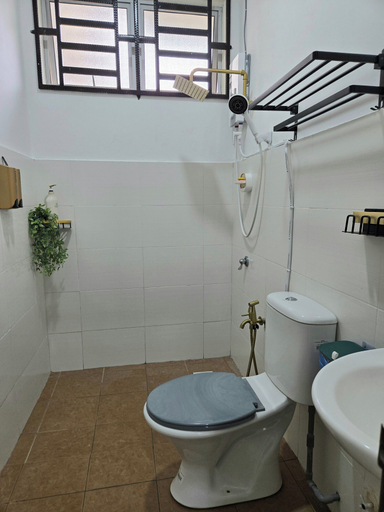 Bathroom 4, HOMESTAY DAR AL - JUFRY, Kuantan