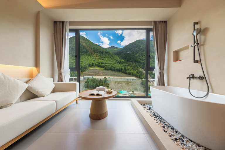 Room 4, Buyandujiajinpinminsu, Ngawa Tibetan and Qiang