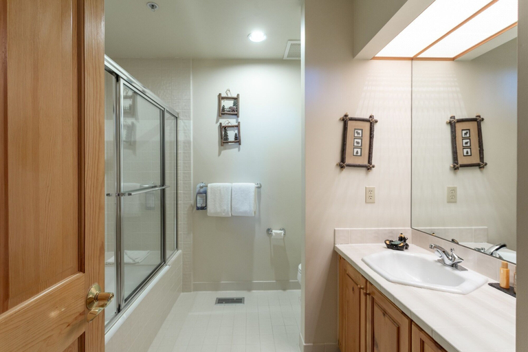 Bathroom 5, Trail's End Lodge 4 Bedroom Condo #17 with Spa by Deer Valley Resort, Summit