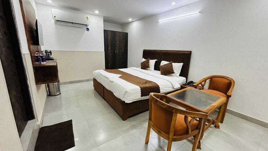 Room 2, Belle Vista Regency, Gautam Buddha Nagar