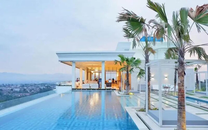 Pool, Minimalist Look Studio Apartment At Art Deco, Bandung