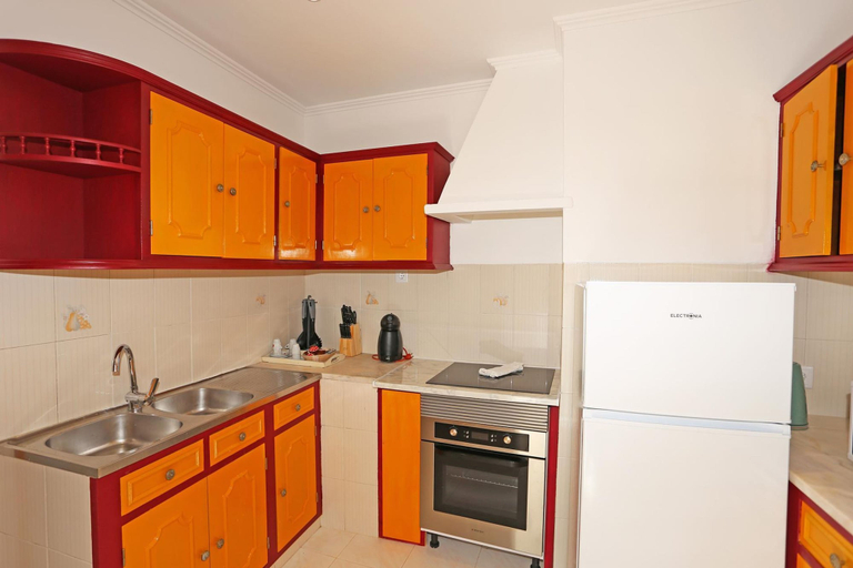 Room 4, S 02 - 2 Bed Apartment in Quinta Silvestre, Lagos