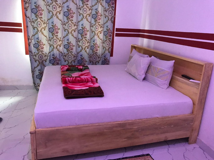 Room 2, Alberjah Traincity Guesthouse, Asuogyaman