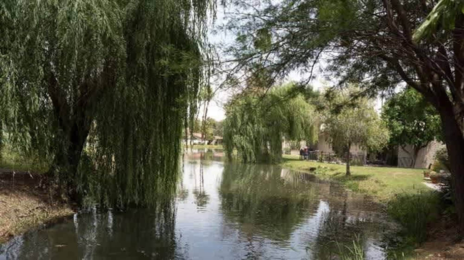 Room 3, Lakeside Golf Course Retreat in Cathedral City, Riverside