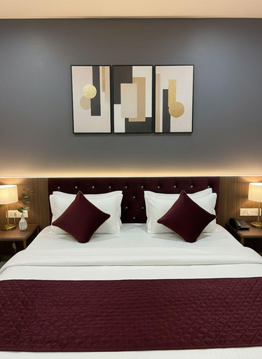 Room 4, Grand Pacific Ocean Hotel, Delhi