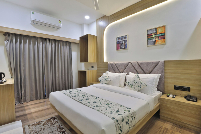 Bedroom 3, Hotel SR Laxmi, Anand