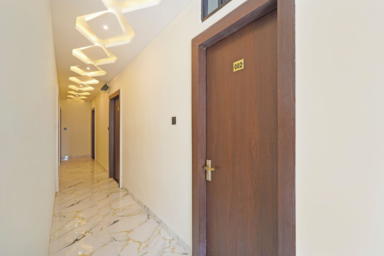 Lobby 5, Fabhotel Aurika Retreat, Indore