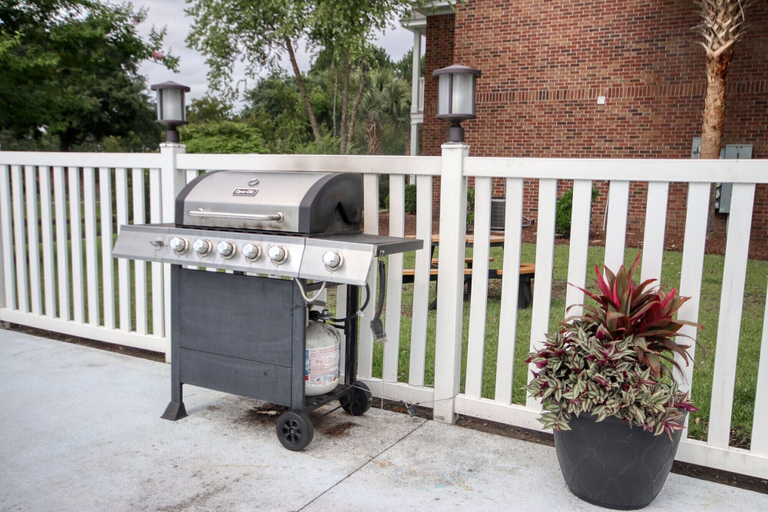 BBQ/picnic area 4, Landing Apartments Myrtle Beach - Carolina Forest, Horry