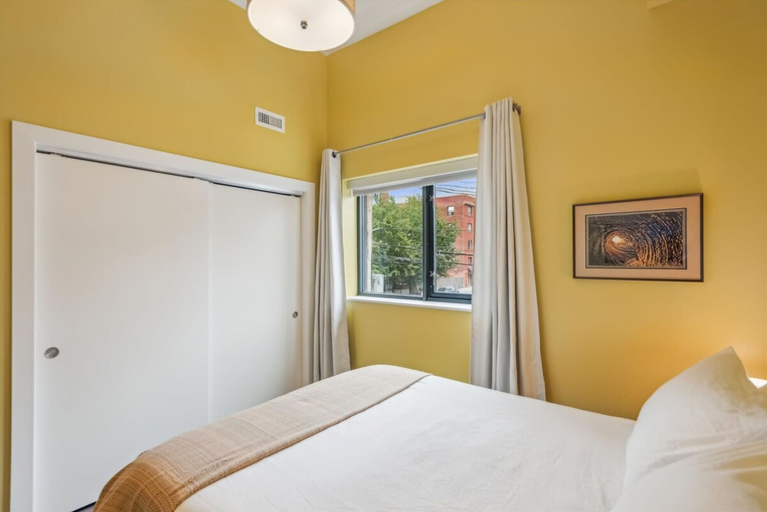 Room 4, Sunstone Suite - 202, Multnomah