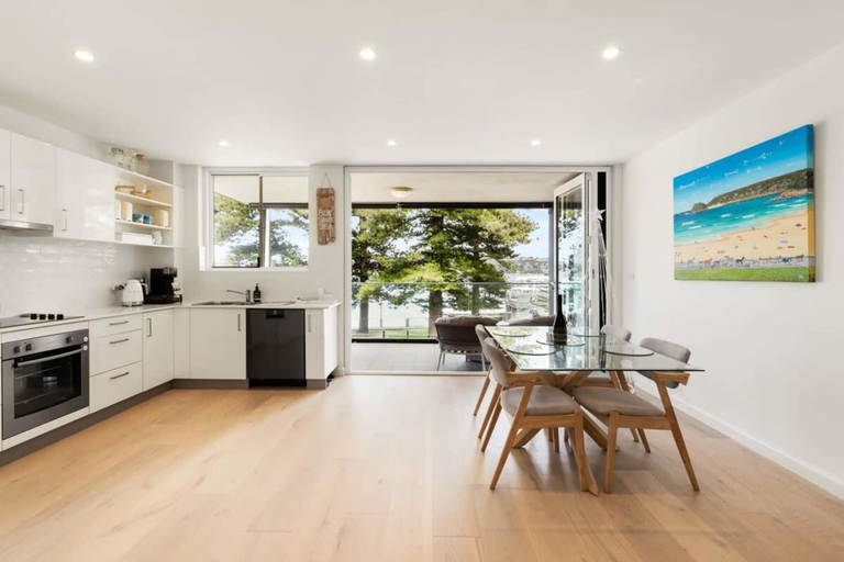 Room 5, Stylish Manly Apartment With Harbour Views, Sydney