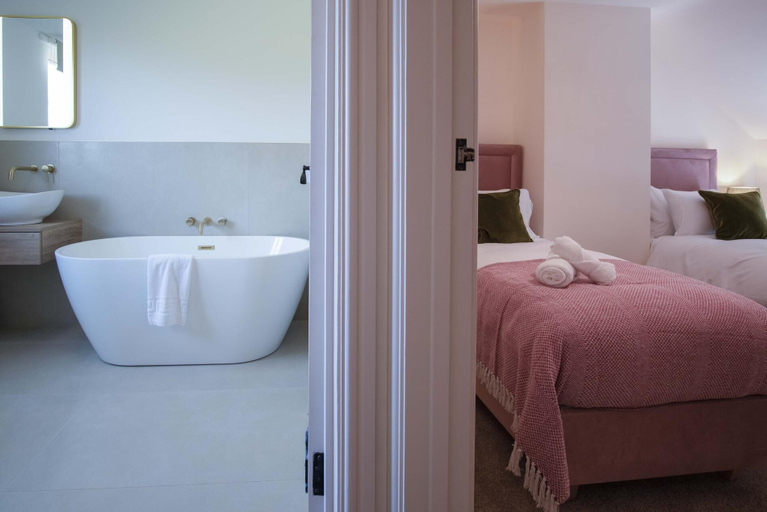 Bedroom 2, The Cross - 4 Bedroom Cottage - Llangennith, Swansea
