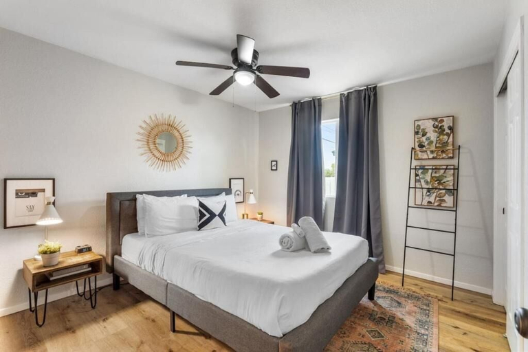 Room 5, Fashion Square, Maricopa