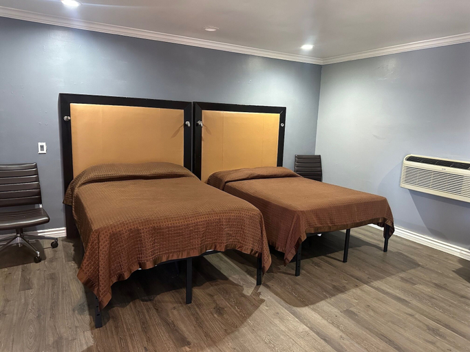 Room 5, Driftwood Motel - Colton, San Bernardino