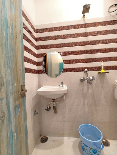 Bathroom 4, Hotel Vrrinda Homestay Varanasi, Varanasi