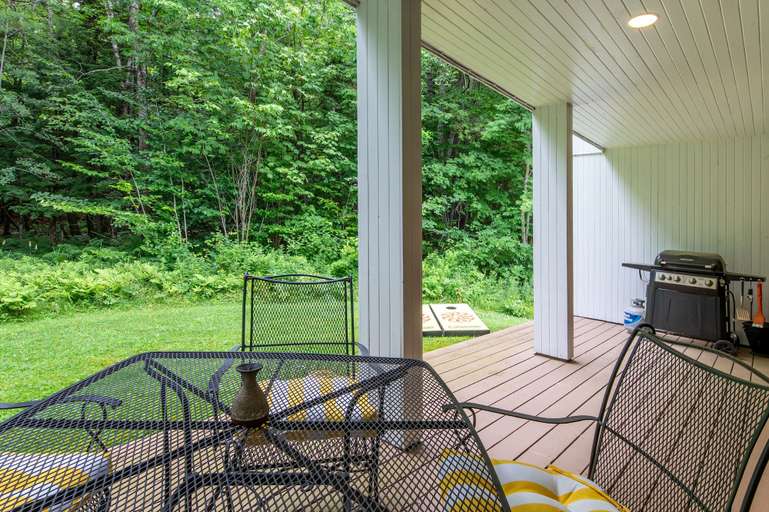 Outdoor dining 4, Club Sugarbush #8 3 Bedroom Condo, Washington