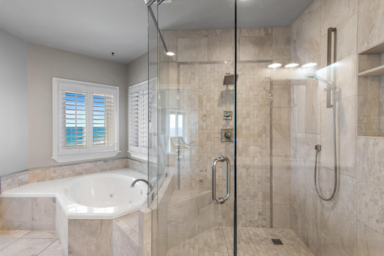Bathroom 5, Empress 1101- Sea Forever, Walton
