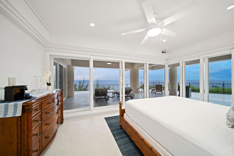 Room 2, Waterfalling Estate in Ninole, Hawaii