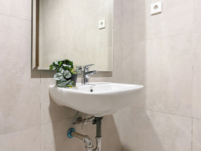 Bathroom 5, Studio With Direct Access Mall At Pollux Chadstone Apartment, Cikarang