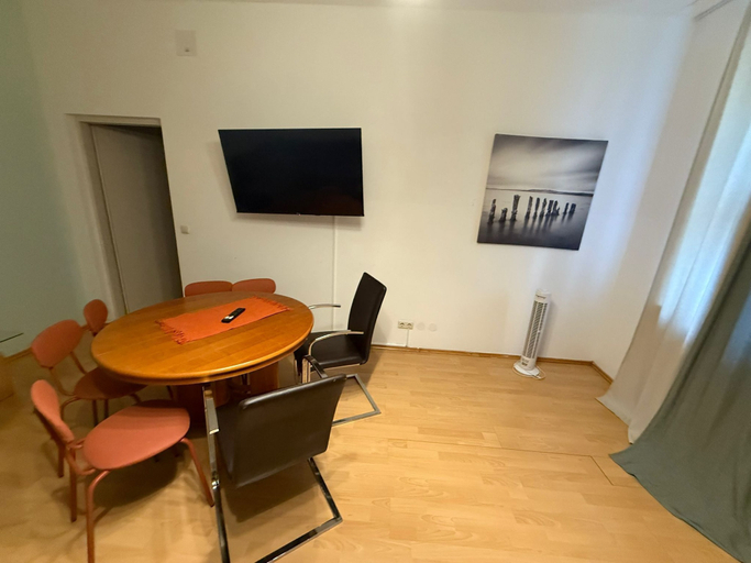 Living room 3, 2BR Plus LR Apartment Sleeps 6 Central, Wien