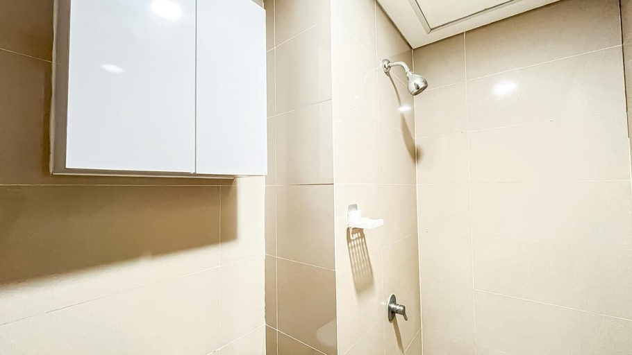 Bathroom 2, Soft Neutral Studio At B Residence Apartment, South Tangerang