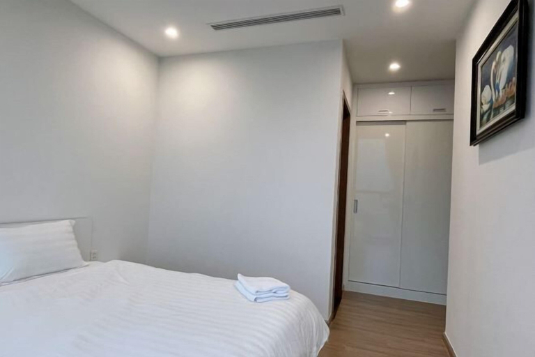 Room 5, Warm 4-Bedroom Apartment At Vinhomes Skylake, Từ Liêm