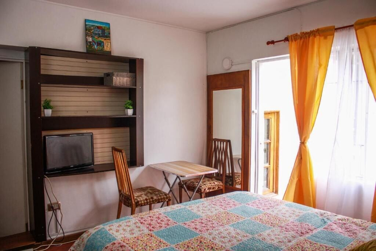 Room 2, Hostal Entreorientes, Valparaíso