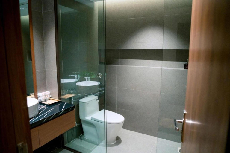 Bathroom 2, Toan Cau Hotel, Đồng Hới