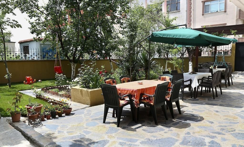 Exterior 2, Adalı Pansiyon, Merkez