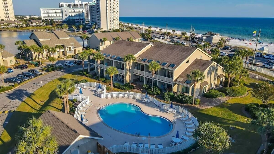 Pool 4, Grandview 2 Bedroom Condo, Walton