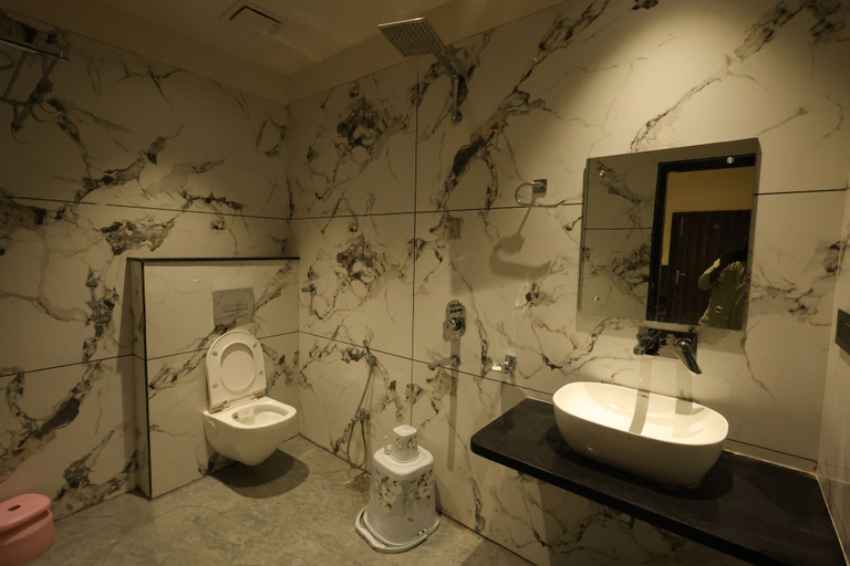 Bathroom 2, Hotel Moti, Jhansi