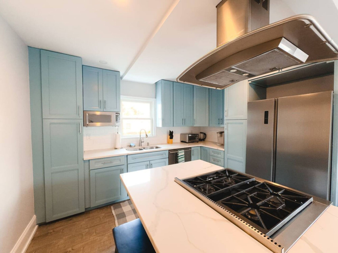 Room 5, Waterfront Hyannis Home Near Ferry, Barnstable