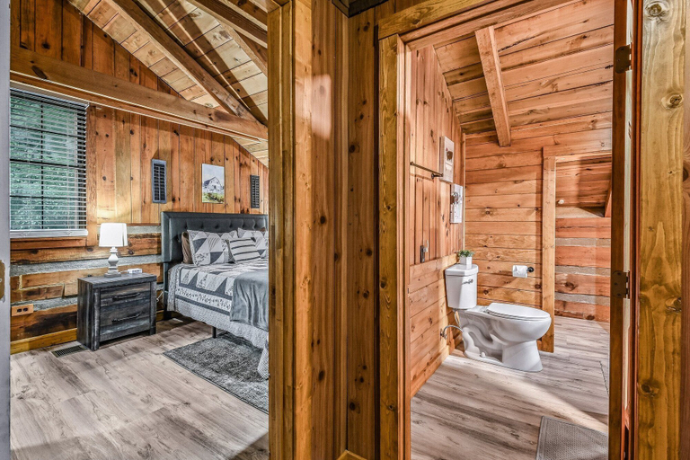Bathroom 5, Hidden Acres Lodge 3 Bedroom Cabin, Sevier