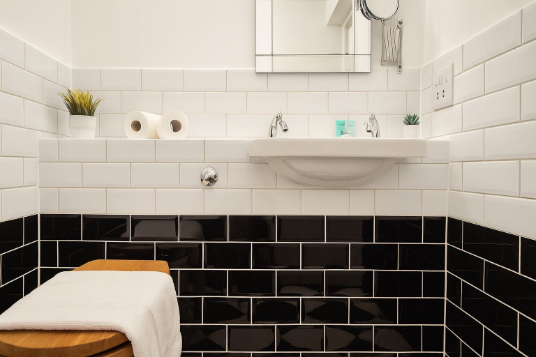 Bathroom 4, Beautiful flat in Old Street, London