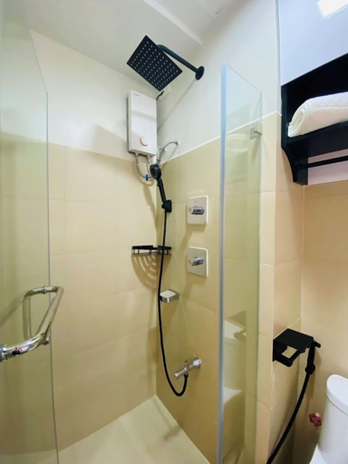 Bathroom 5, Shore 3 Unit 878 Tower 2, Pasay City