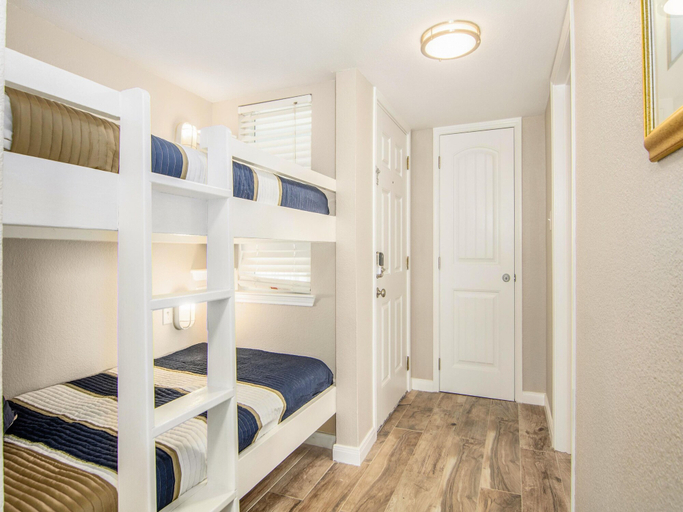 Room 2, Seascape 1322 2 Bedroom Condo by RedAwning, Galveston