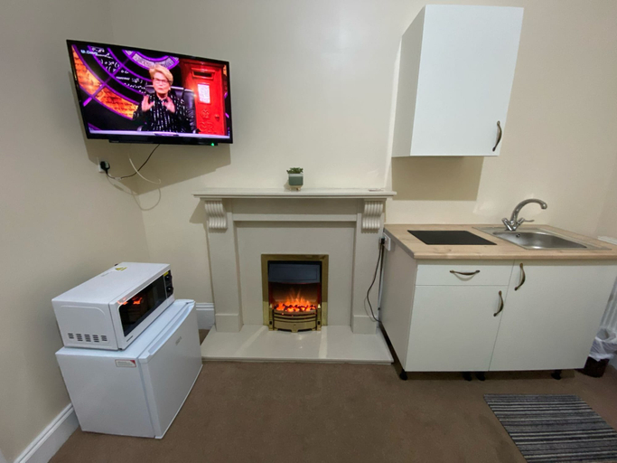 Room, Ground-Floor Super King or Twin Studio Apartment with Free Private Parking, Portsmouth