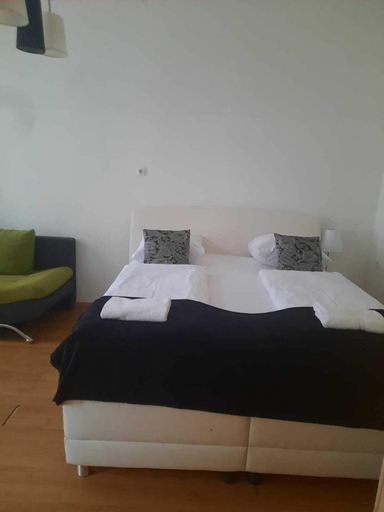 Room 3, Charming 2BR Apt Prime City Spot, Wien