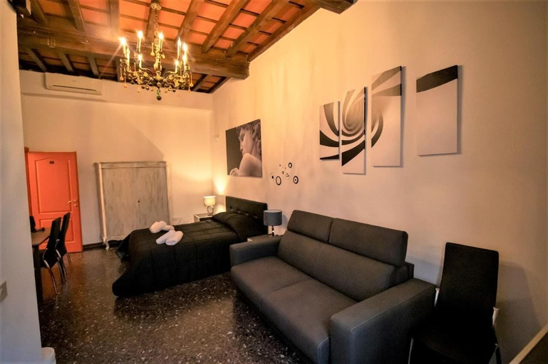 Room 5, Le Stanze dei Ghibellini, Florence