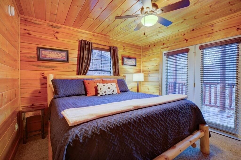 Room 2, All Ya Need 4 Bedroom Cabin, Sevier