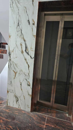 Elevator, Hotel Glass Castle, Delhi