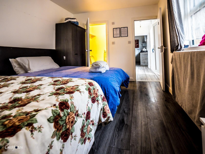 Room 5, Ensuite2 Woodhouse private bath 2kitchen, Stoke-on-Trent