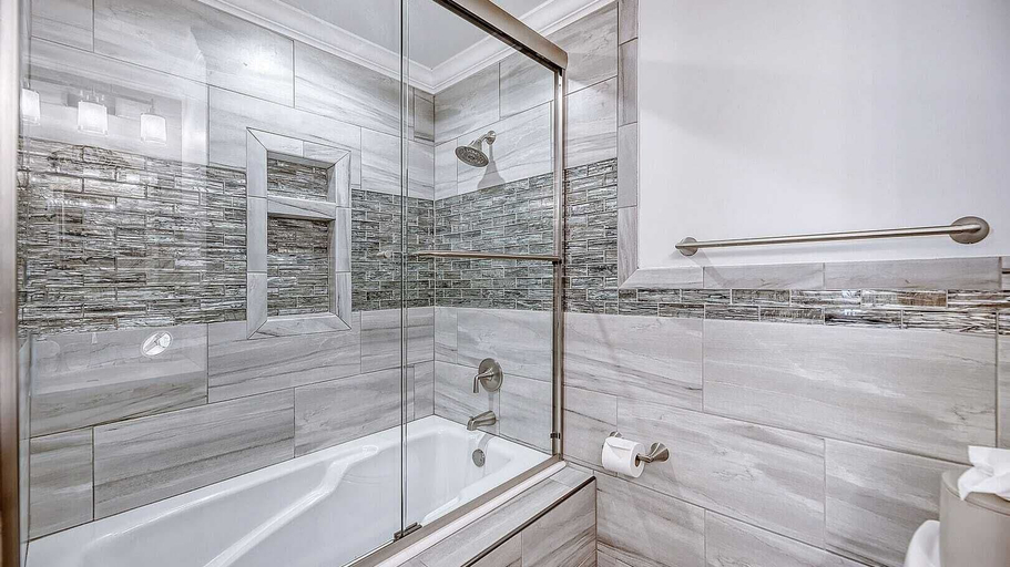 Bathroom 3, 412 Seascape by Avantstay Oceanfront + Balcony, Charleston