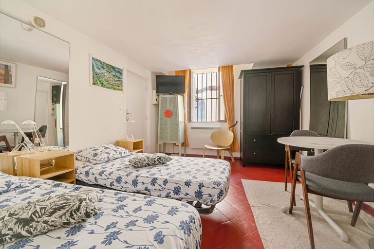 Room 4, Studio Twin Beds in Aix en Provence, Bouches-du-Rhône