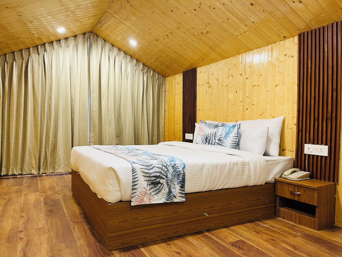 Room 2, Hotel Skyline, Manali - Walking to Mall Road, Centrally Heated, Kullu